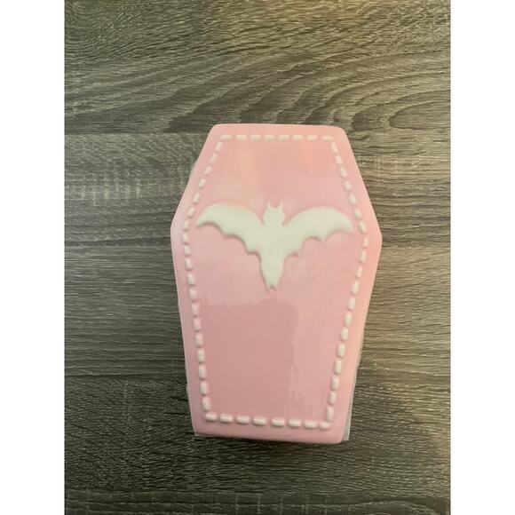Ceramic Pink Coffin - Picture 1 of 7